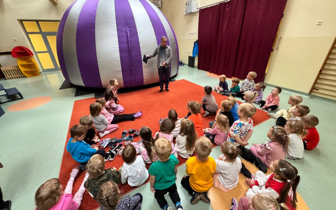 Kino sferyczne „Życie drzew- świat przyrody”